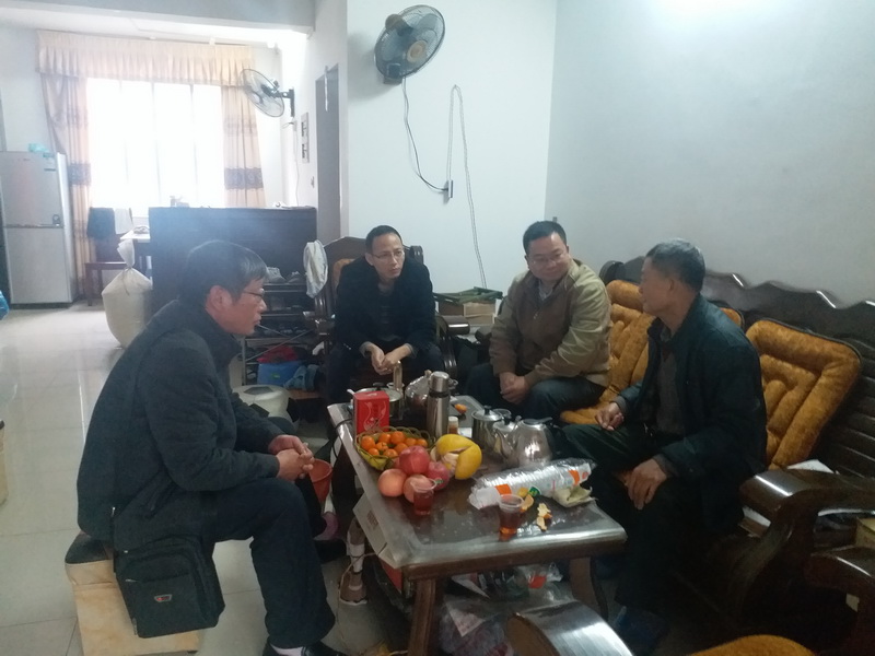 唐贵军书记慰问来宾分局退休航道员张则球 (1).jpg