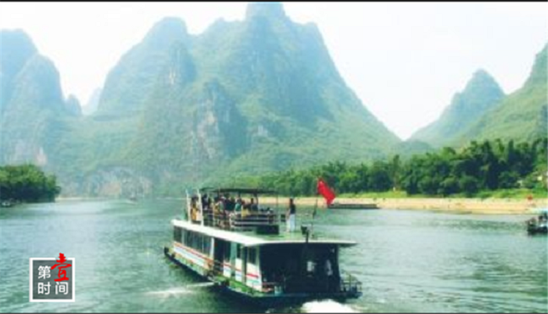 80年代漓江钢质游船。(桂林日报资料图片).png
