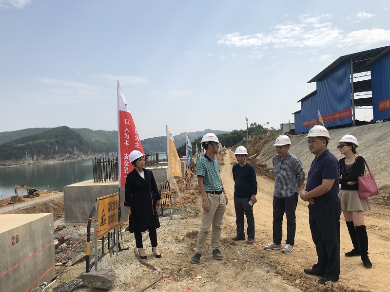 调研组到江口作业区现场调研.JPG