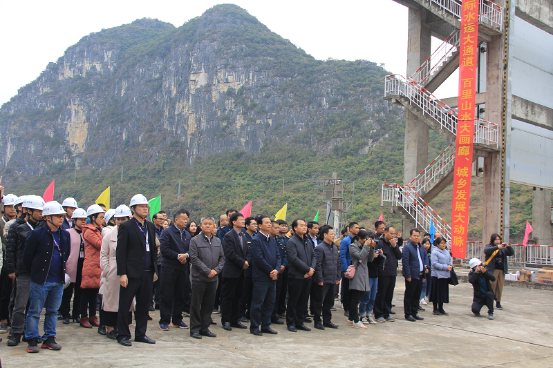 崇左市、扶绥县、渠黎镇干部职工、群众代表及山秀水电站职工代表参加开工仪式.png