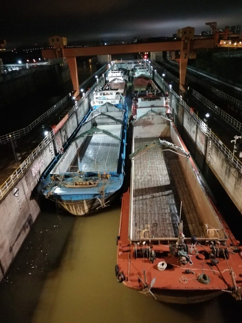 2#船闸通航后首闸进闸船舶.jpg 2#船闸通航后首闸进闸船舶.jpg