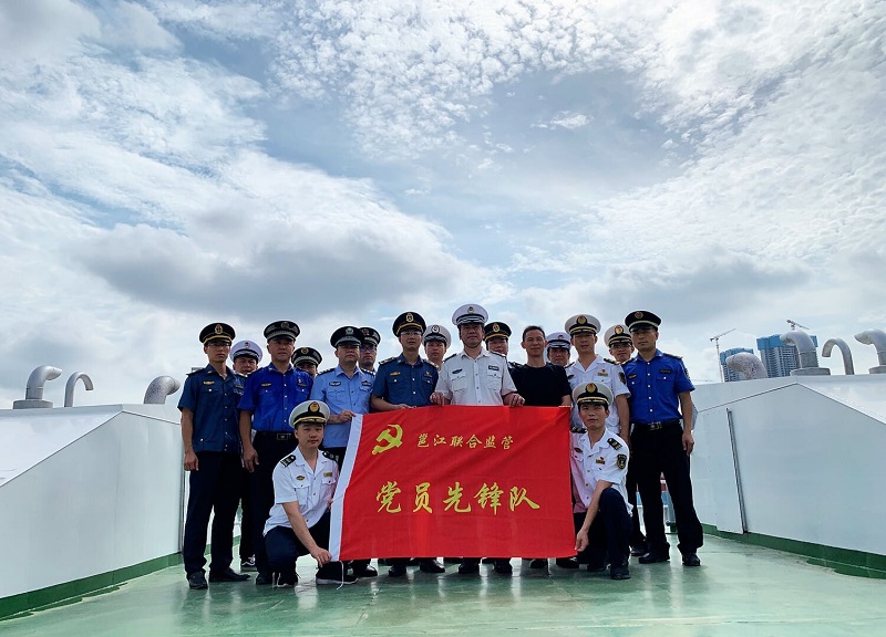 成立邕江联合监管党员先锋队.jpg 成立邕江联合监管党员先锋队.jpg