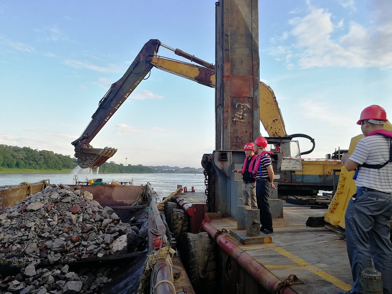 蓑衣滩清碴施工现场.jpg 蓑衣滩清碴施工现场.jpg