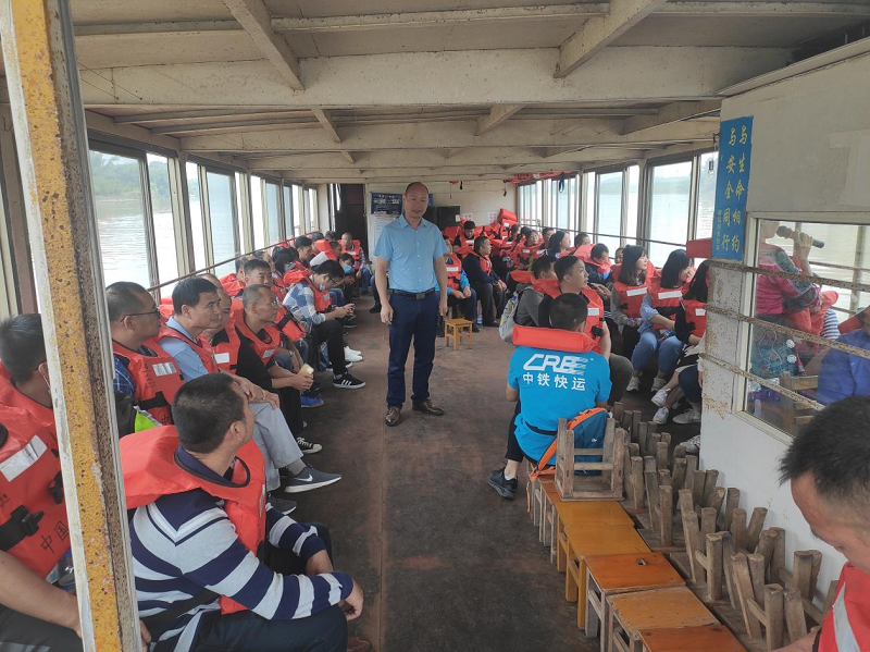 柳城县航务所开展水上安全“救生衣行动”.jpg 柳城县航务所开展水上安全“救生衣行动”.jpg