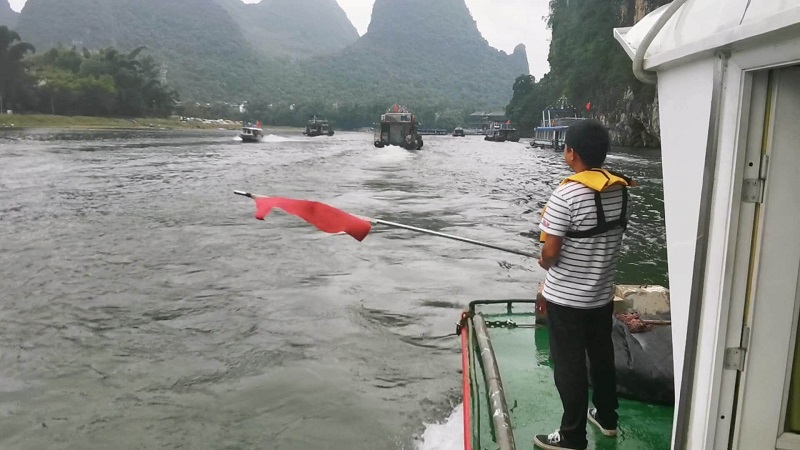 提醒过往船舶注意航行安全.jpg 提醒过往船舶注意航行安全.jpg