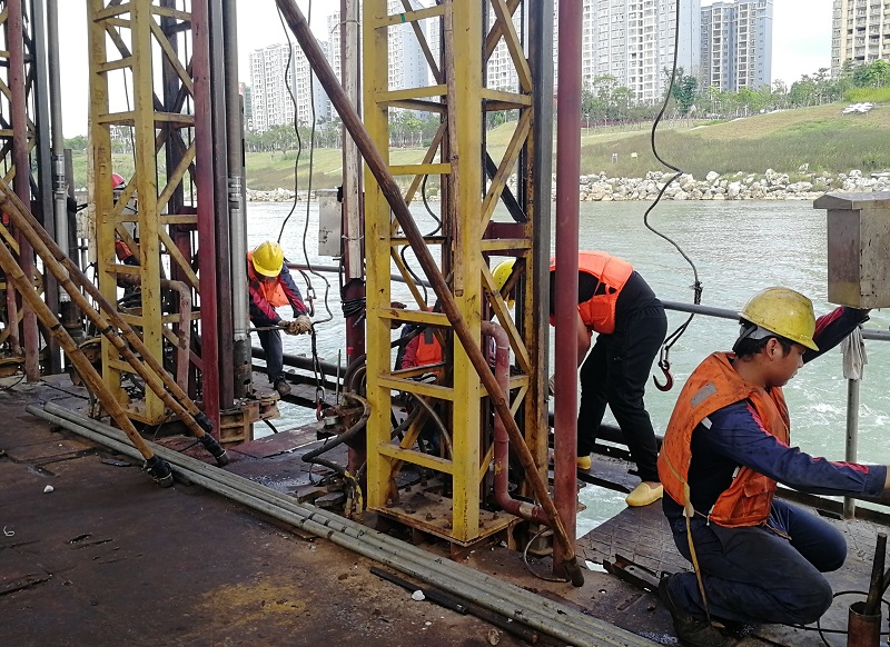 图3:一期1标牛皮滩钻爆作业.jpg 图3:一期1标牛皮滩钻爆作业.jpg