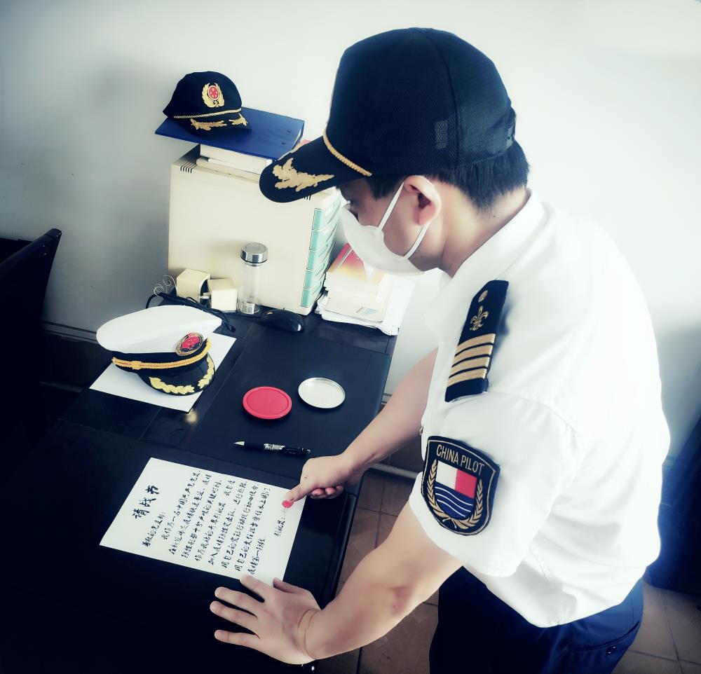 工作照片2.jpg 工作照片2.jpg