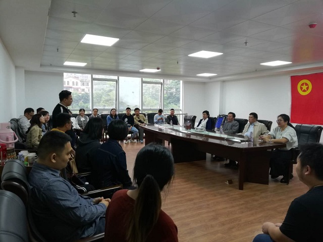 2青年们谈学习工作感受.jpg 2青年们谈学习工作感受.jpg