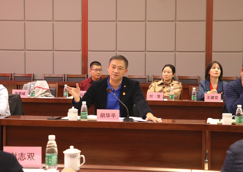 胡华平.jpg 胡华平.jpg