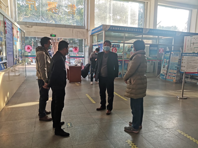 检查组在海角客运站检查.jpg 检查组在海角客运站检查.jpg
