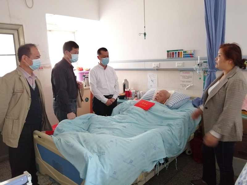 慰问照片1.jpg 慰问照片1.jpg