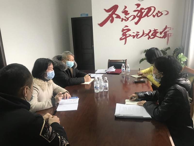 与服务对象进行走访座谈.jpg 与服务对象进行走访座谈.jpg