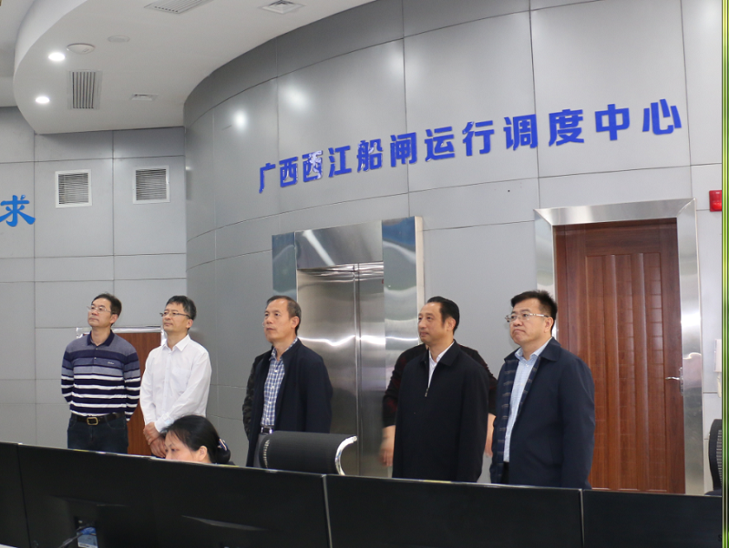 王富民副厅长在西江船闸运行调度中心调研(1).png 王富民副厅长在西江船闸运行调度中心调研(1).png