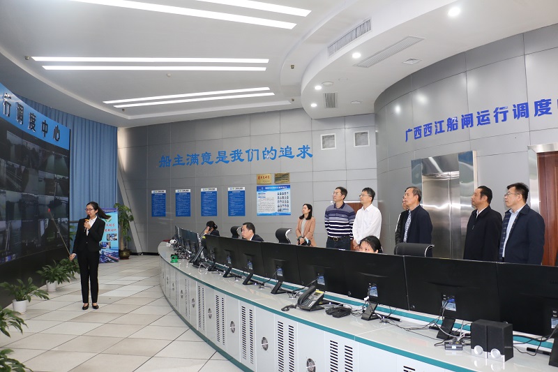 王富民副厅长在西江船闸运行调度中心调研.JPG
