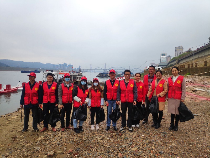 学雷锋活动河滩垃圾清理2021.3.5.jpg 学雷锋活动河滩垃圾清理2021.3.5.jpg