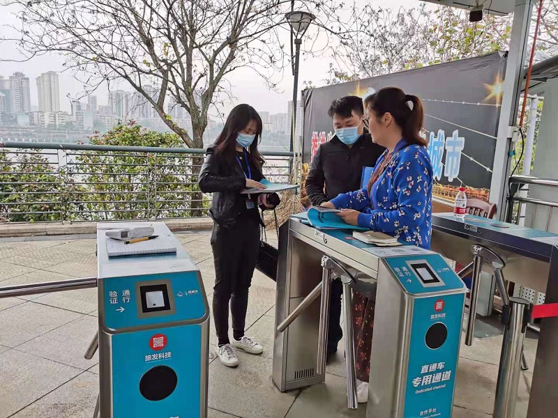 检查组在码头开展检查督导工作.jpg 检查组在码头开展检查督导工作.jpg