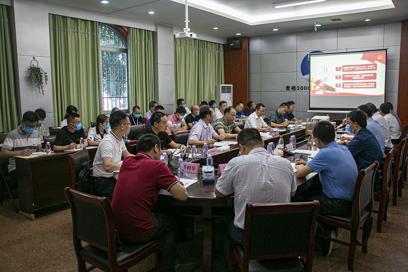 参加学习人员认真听课.jpg 参加学习人员认真听课.jpg