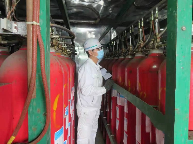 检查二氧化碳气瓶情况 - 副本.jpg 检查二氧化碳气瓶情况 - 副本.jpg