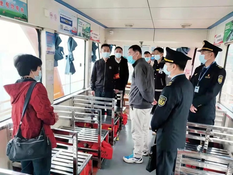 暗访暗查组督导柳州市顺达水上公交有限公司船舶.jpg