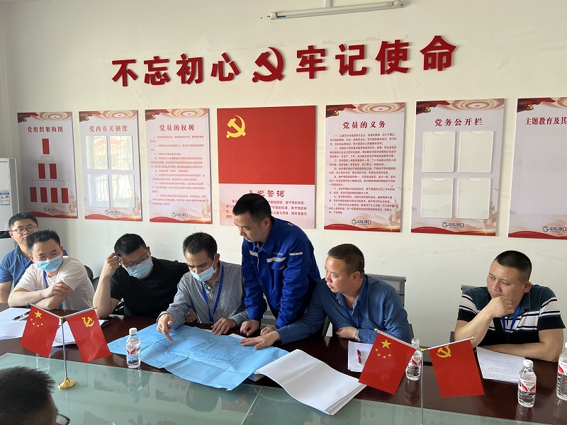 3月12日 二标会议室 指挥部与参建单位研究对策.jpg