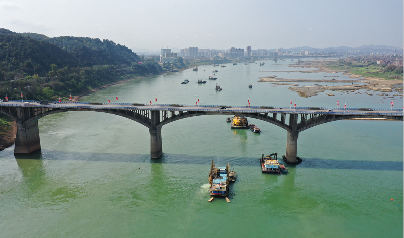 3月13日，航拍梧州西江大桥桥区航道整治施工。 - 副本.png