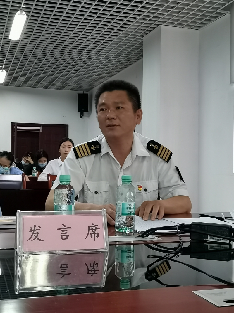 （麻烦帮调亮一点）图片8：防城港引航站副站长、高级引航员韦孟昌发言.jpg