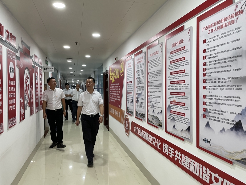 谭健文副主任参观梧州船检廉政、家风文化墙.jpg
