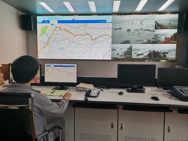 航道运行监测中心工作场景（梁艳薇 摄）.jpg