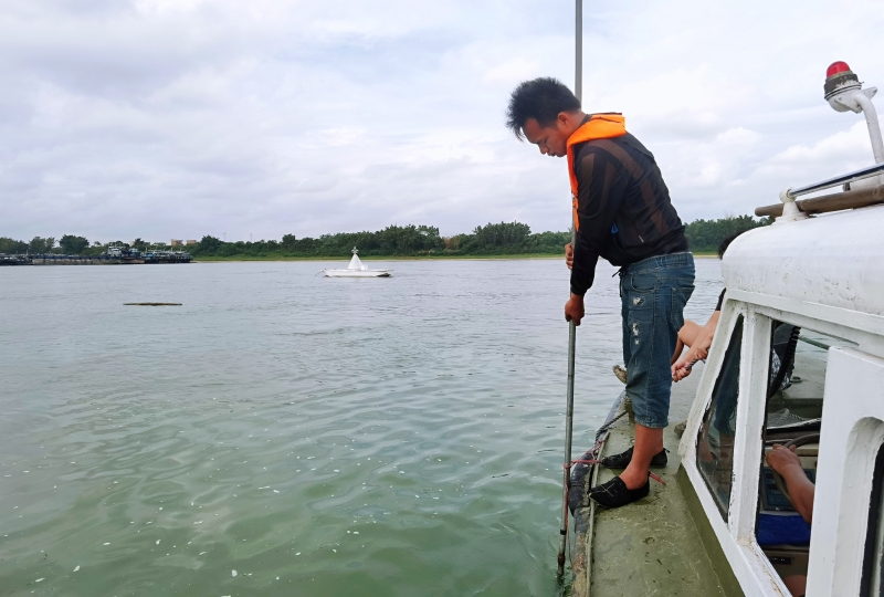 桂平航道站开展清障扫床工作.jpg 桂平航道站开展清障扫床工作.jpg