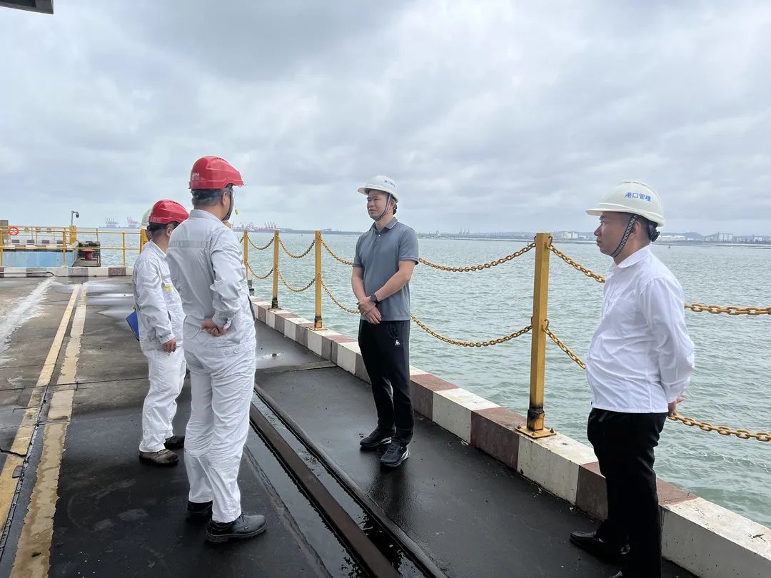 分局工作人员到港口码头开展检查.jpg