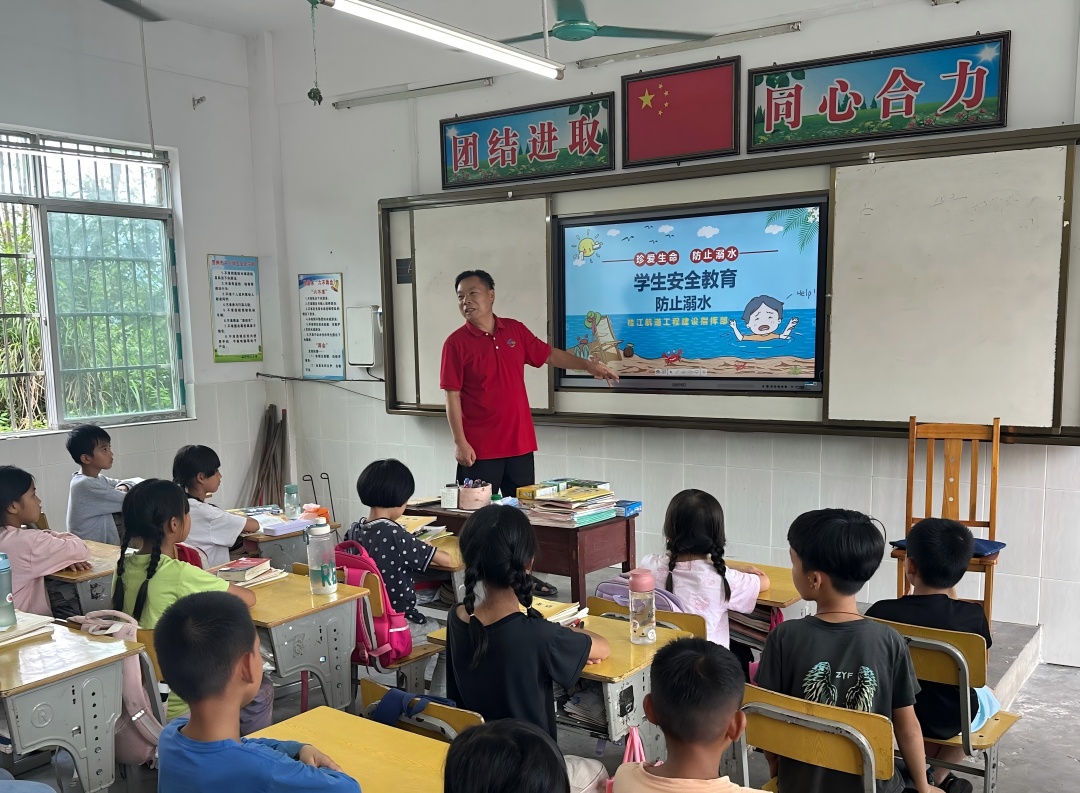 1750752426476023771.jpg 09授课人员讲解防溺水安全知识(进校园)(1).jpg