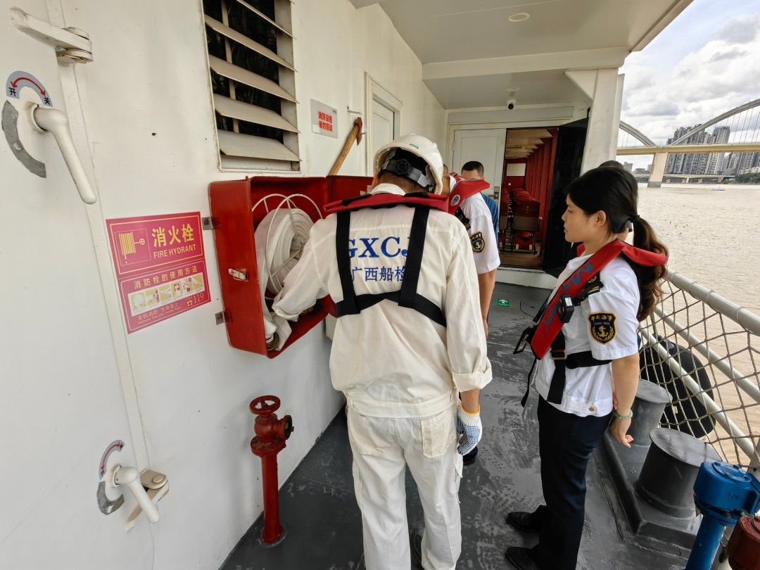 1751622470450046007.jpg 检查消防设备.jpg