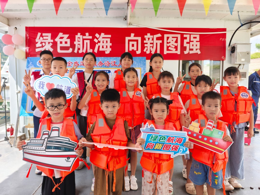 1752483137597099759.jpg 小朋友们合影留念 (1).jpg