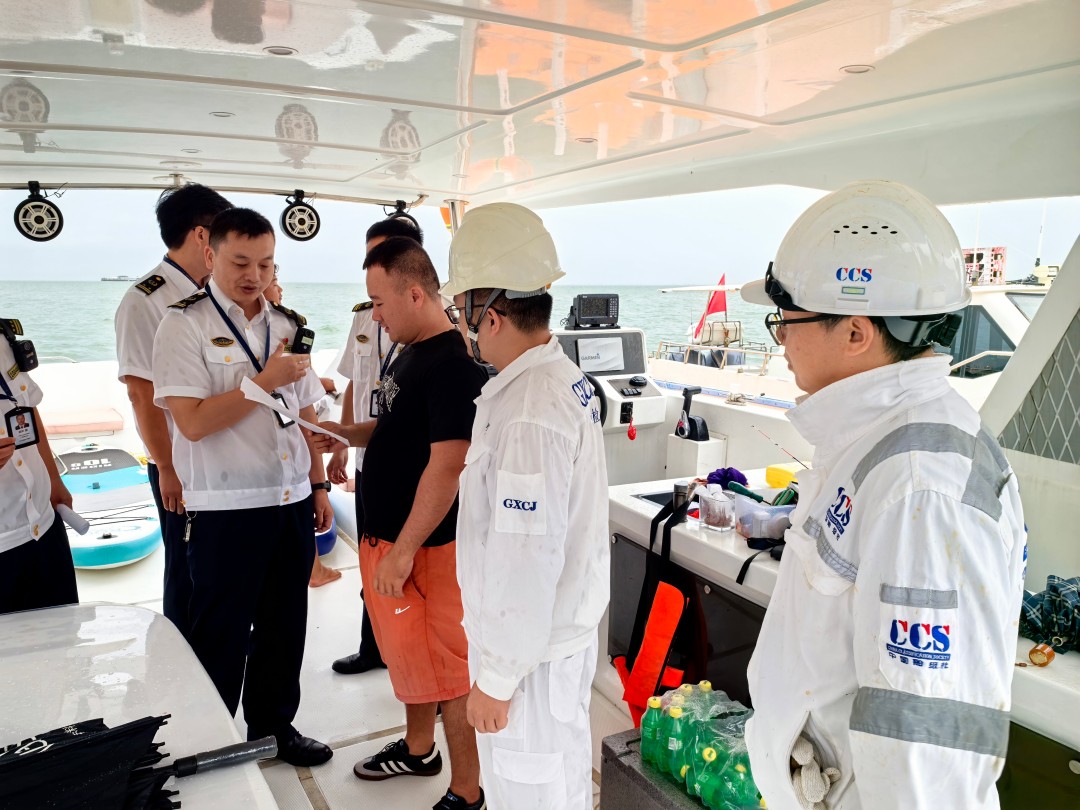 开展涉客游艇安全检查工作.jpg