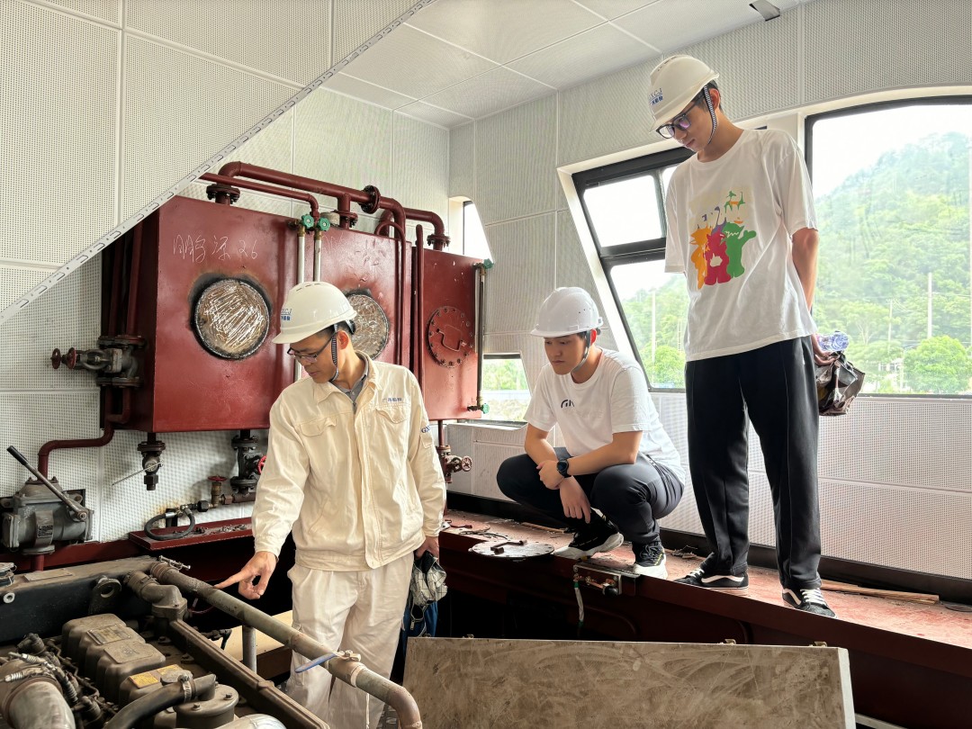 1756352262716008711.jpg 5.中心验船师开展旅游船现场研学(1).jpg