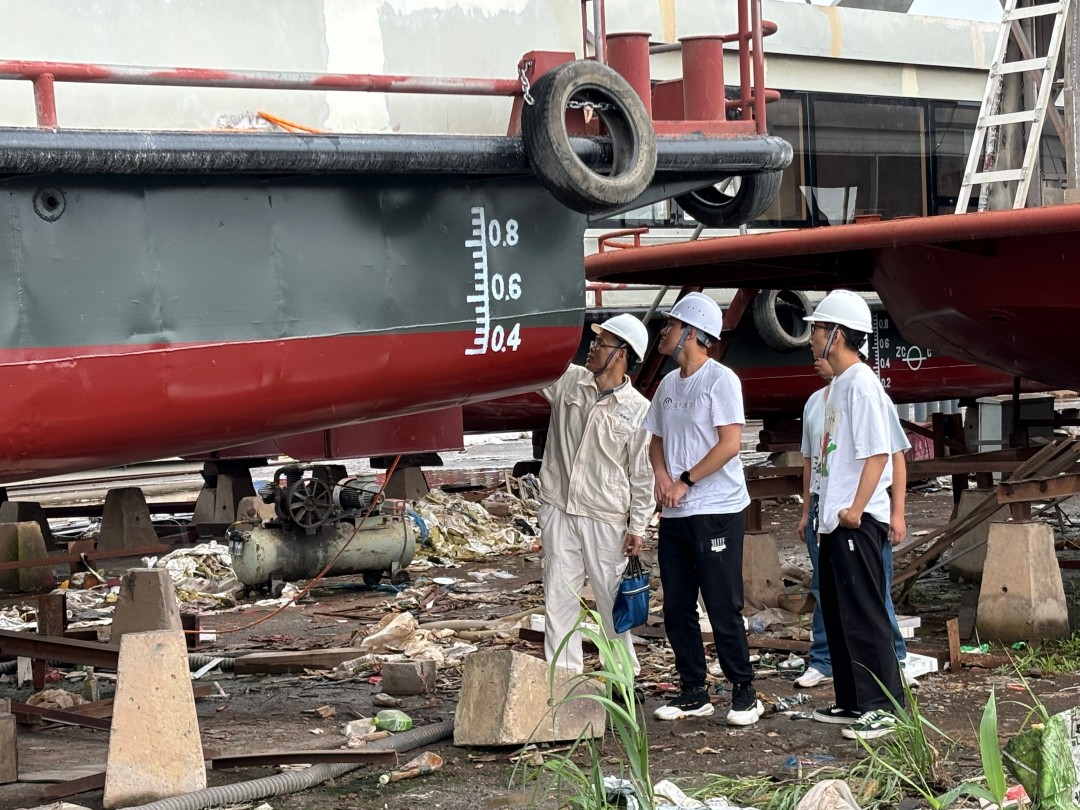 1756352277742096544.jpg 6.中心验船师开展旅游船建造现场研学(2).jpg