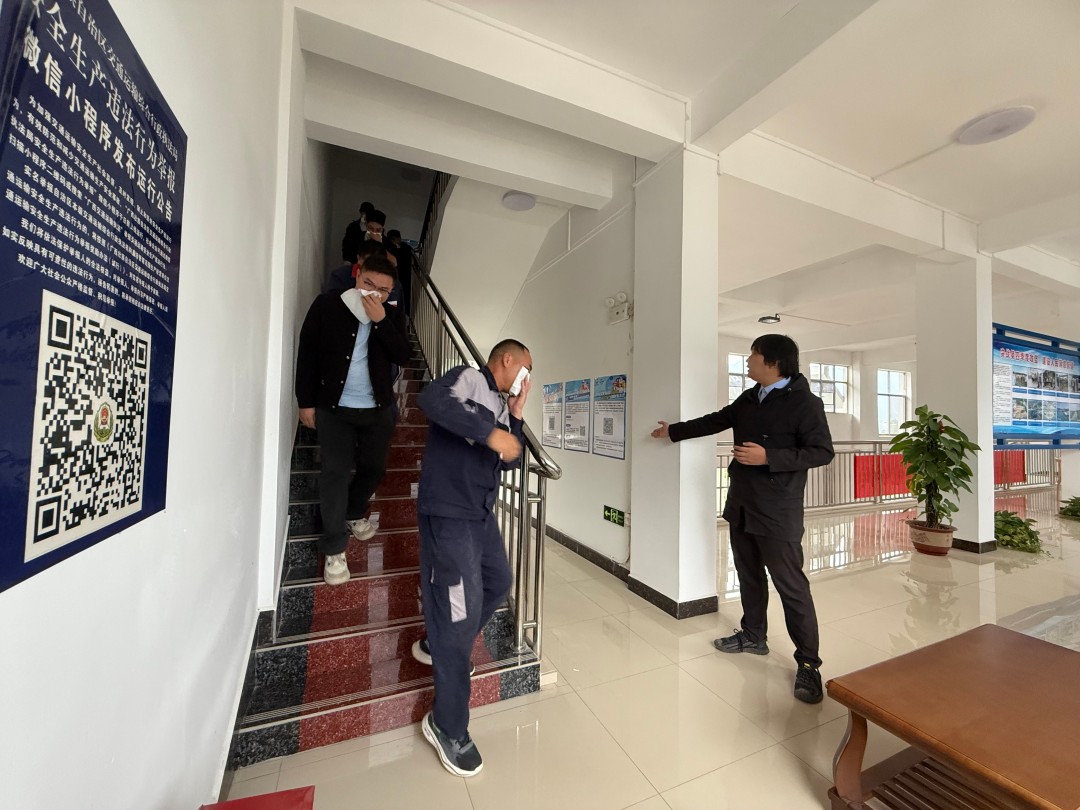 1763431373886015474.jpg 05火灾疏散逃生应急演练.jpg