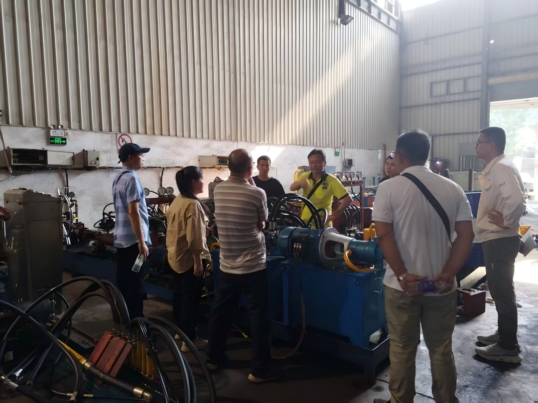 1770005515071027153.jpg (放第四段)行动学习课题研讨现场,提高液压舵机安全使用(1).jpg